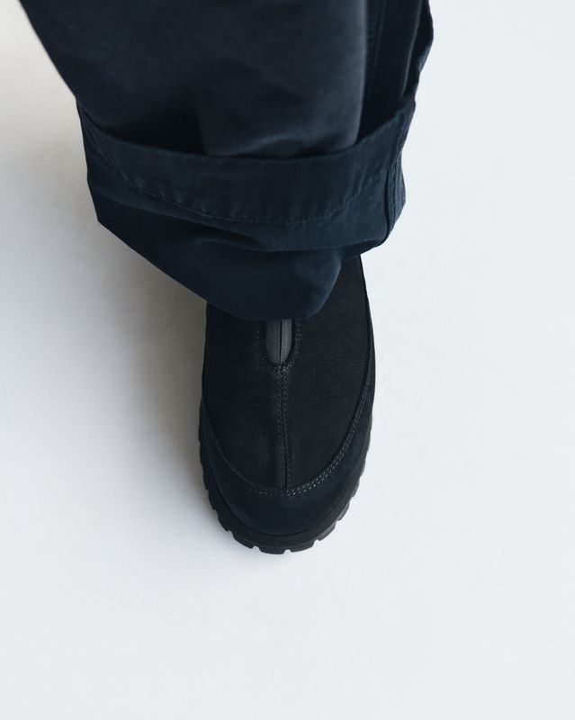ESTE Suede Black 
