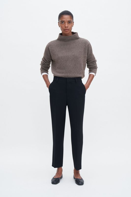 MIKA YAK Funnelneck Dark Taupe