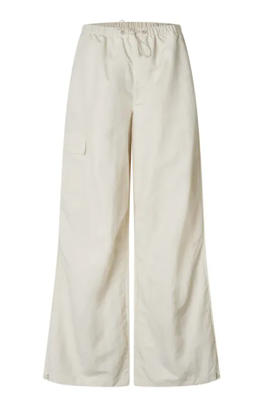 ZOEYFV 351 Breezy White